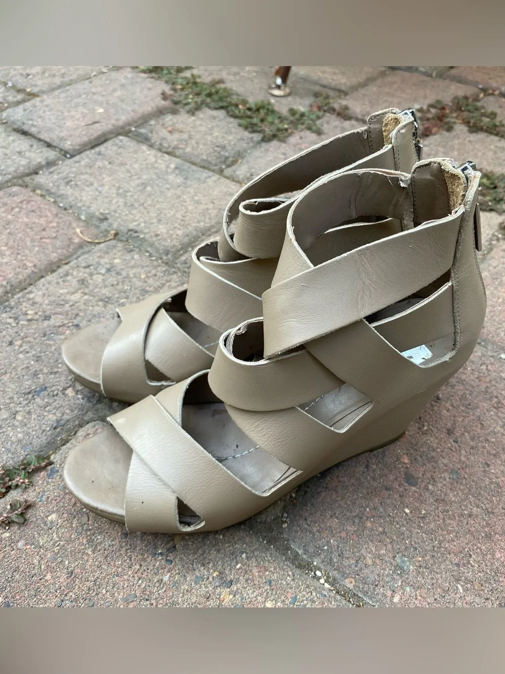 Dolce Vita -  Taupe leather Wedge Sandals - Strappy Open Toe